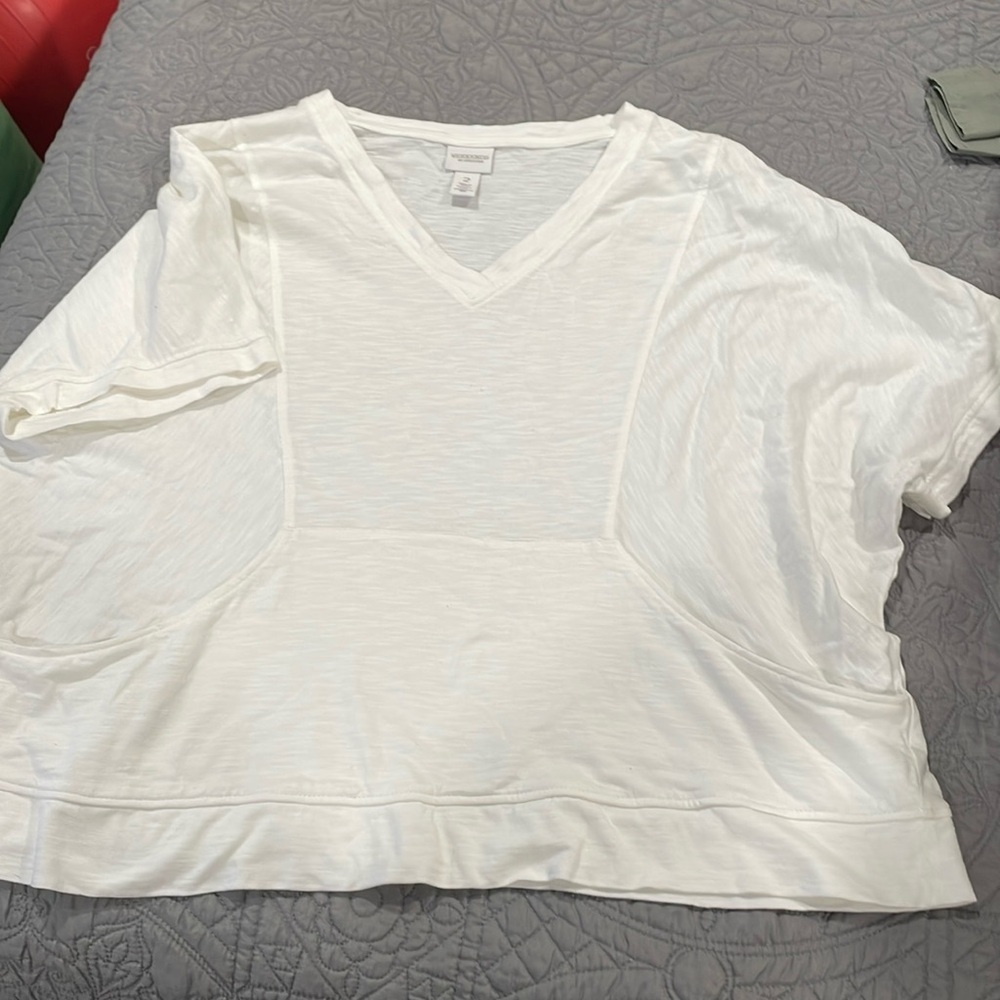 Chico's White V-Neck Short Sleeve Top